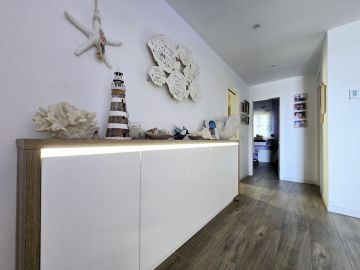https://cdn.resales-online.com/public/66nt3mzl2e/properties/baa2b04c108311f08cfb02e0405b089b/w1200/26-c684a62c9f160a1f90904dd925da0645.jpg?v=1744464467