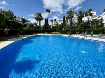 https://cdn.resales-online.com/public/ed6vet3czb25mec9/properties/2c6d18b7194311f08cfb02e0405b089b/w1200/2-5bd7b9d04b45e33852eaf0ec6670150d.jpg?v=1744648426