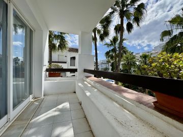 https://cdn.resales-online.com/public/ed6vet3czb25mec9/properties/2c6d18b7194311f08cfb02e0405b089b/w1200/6-241328e1bcc9c0d8ce1222beb6c967a8.jpg?v=1744648426