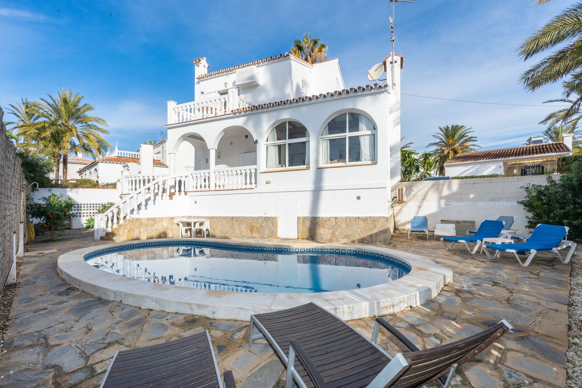 https://cdn.resales-online.com/public/acvnpkvvsf/properties/692948821ab911f08cfb02e0405b089b/w1200/1-7980e48d732b6fc85c14b43b94d2aa54.jpg?v=1744808008