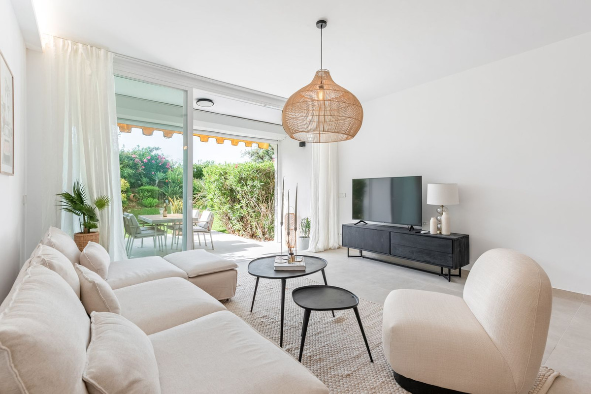 https://cdn.resales-online.com/public/o2fsoh4009c2w2mv/properties/f5c2403b1a2211f08cfb02e0405b089b/w1200/1-7980e48d732b6fc85c14b43b94d2aa54.jpg?v=1744743501