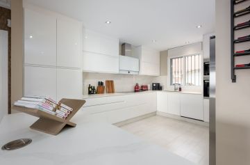 https://cdn.resales-online.com/public/p8fbncrgos/properties/eb11483319eb11f08cfb02e0405b089b/w1200/14-d70dc3102c00d7be0e872dfe1c1f86d7.jpg?v=1744810365