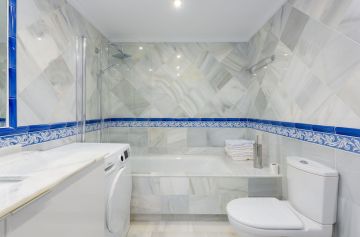 https://cdn.resales-online.com/public/p8fbncrgos/properties/eb11483319eb11f08cfb02e0405b089b/w1200/26-c684a62c9f160a1f90904dd925da0645.jpg?v=1744810365