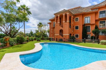 https://cdn.resales-online.com/public/p8fbncrgos/properties/eb11483319eb11f08cfb02e0405b089b/w1200/32-e7f90ea5feef5e01d64d74d6b6d8a834.jpg?v=1744810365
