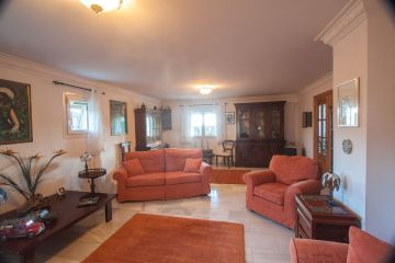 https://cdn.resales-online.com/public/52s7dga2bh/properties/d7cf30991e9c11f0ad0102e0405b089b/w1200/12-53013098fcab6c38b1379cd33298e050.jpg?v=1745236037