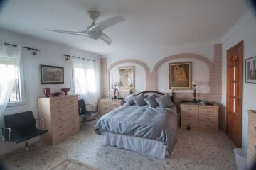 https://cdn.resales-online.com/public/52s7dga2bh/properties/d7cf30991e9c11f0ad0102e0405b089b/w1200/14-d70dc3102c00d7be0e872dfe1c1f86d7.jpg?v=1745236037