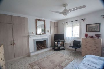 https://cdn.resales-online.com/public/52s7dga2bh/properties/d7cf30991e9c11f0ad0102e0405b089b/w1200/15-11d12f2f454f2f5e9b981fdd8b901d51.jpg?v=1745236037