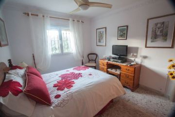 https://cdn.resales-online.com/public/52s7dga2bh/properties/d7cf30991e9c11f0ad0102e0405b089b/w1200/18-cc72f169493c096e712837ff5d8b6e41.jpg?v=1745236037