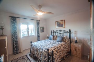 https://cdn.resales-online.com/public/52s7dga2bh/properties/d7cf30991e9c11f0ad0102e0405b089b/w1200/21-2c707e7c511429b4f8ec4ee5f221ddb6.jpg?v=1745236037