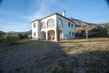 https://cdn.resales-online.com/public/52s7dga2bh/properties/d7cf30991e9c11f0ad0102e0405b089b/w1200/31-5e8b9eb86a2d455eeaf43a7bbf3ccd12.jpg?v=1745236037