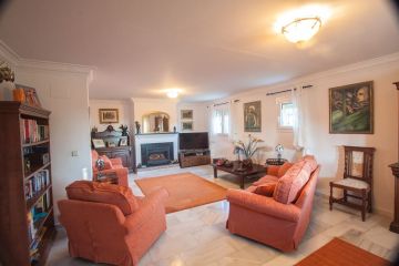 https://cdn.resales-online.com/public/52s7dga2bh/properties/d7cf30991e9c11f0ad0102e0405b089b/w1200/7-aa4cc561180b369757c0bb4af9886cd3.jpg?v=1745236037