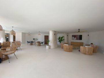 https://cdn.resales-online.com/public/q0hn3977gr/properties/946810051e9a11f0ad0102e0405b089b/w1200/29-7c2f312881aea9bbe9ddaeb9640e2c9a.jpg?v=1745234571