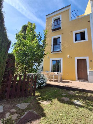 https://cdn.resales-online.com/public/yyhnwftfv9/properties/c9dddc741e1111f08cfb02e0405b089b/w1200/17-dd5fcd4f0eb487dfa3803f7e20814c0e.jpg?v=1745353043