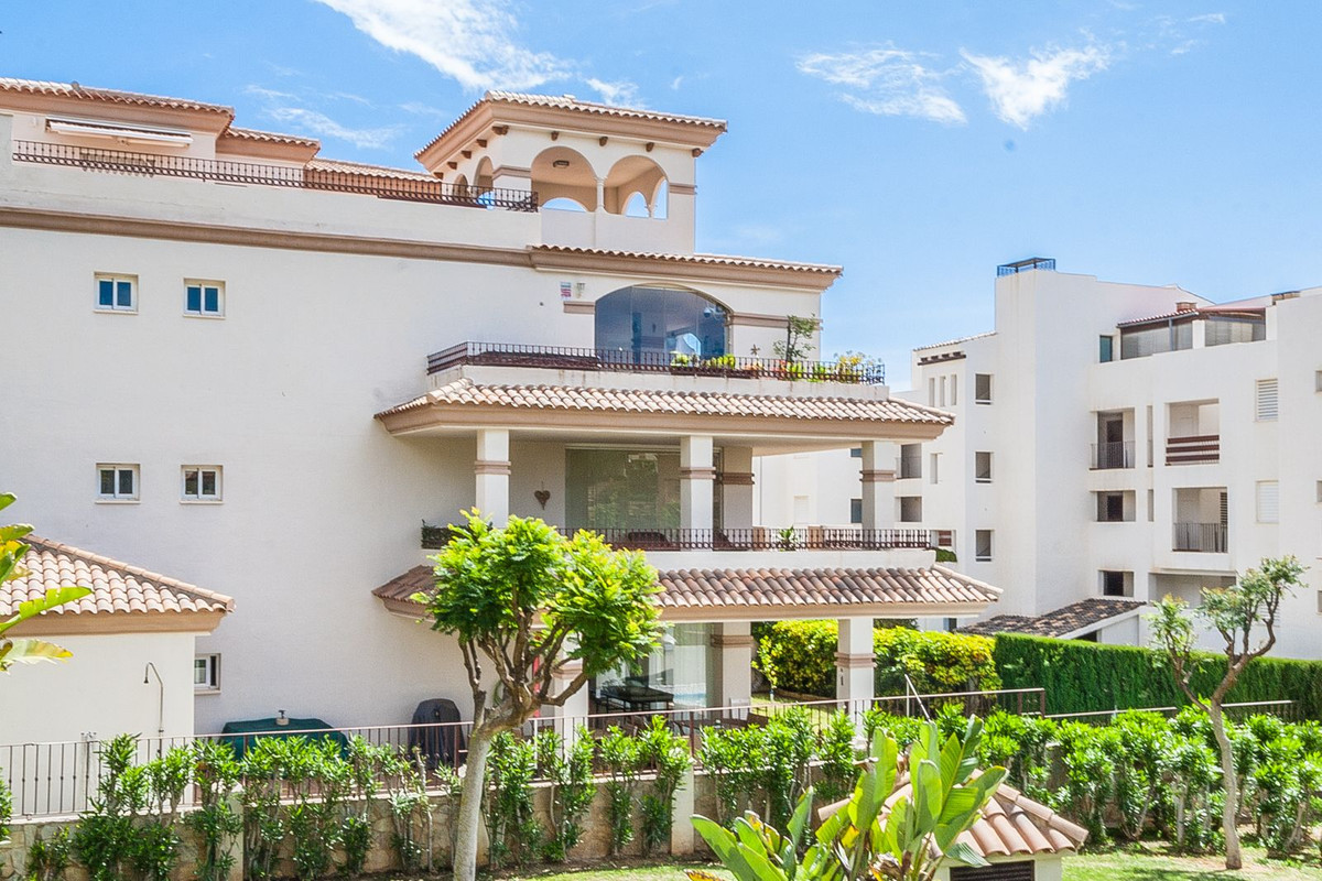 https://cdn.resales-online.com/public/fh9tjd83nc/properties/a7597541190c11f08cfb02e0405b089b/w1200/1-7980e48d732b6fc85c14b43b94d2aa54.jpg?v=1745247842