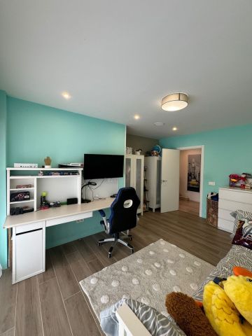 https://cdn.resales-online.com/public/pn4iz419alz18eav/properties/f6627c92154311f08cfb02e0405b089b/w1200/10-bb915d1cb19341576dcdc994b81ab9c5.jpg?v=1744795890