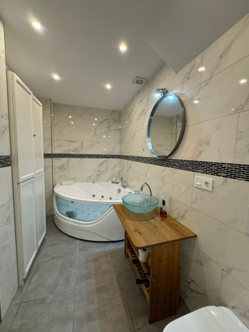 https://cdn.resales-online.com/public/pn4iz419alz18eav/properties/f6627c92154311f08cfb02e0405b089b/w1200/11-20939a0134ad724a8cb2a801094d15a4.jpg?v=1744795890