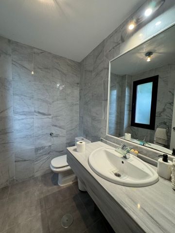https://cdn.resales-online.com/public/pn4iz419alz18eav/properties/f6627c92154311f08cfb02e0405b089b/w1200/16-ec67b526875bf0124b6ce4328a754439.jpg?v=1744795890