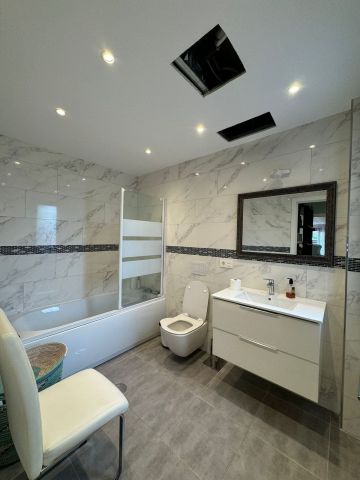 https://cdn.resales-online.com/public/pn4iz419alz18eav/properties/f6627c92154311f08cfb02e0405b089b/w1200/20-d1f7658cbe4ba6cd8666fec30fba80ad.jpg?v=1744795890