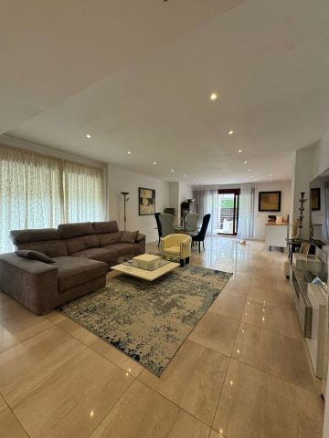 https://cdn.resales-online.com/public/pn4iz419alz18eav/properties/f6627c92154311f08cfb02e0405b089b/w1200/22-bcf8e6250e0bab365f900a8ac31ac040.jpg?v=1744795890