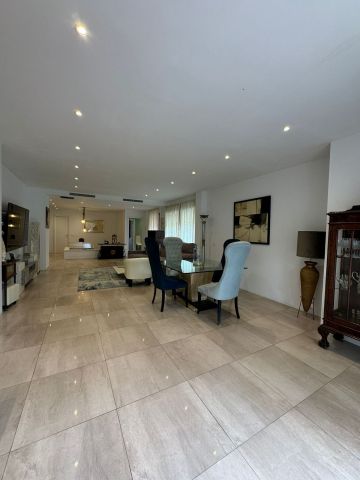 https://cdn.resales-online.com/public/pn4iz419alz18eav/properties/f6627c92154311f08cfb02e0405b089b/w1200/23-79897b85162c6a486c7a4d1eb46924dd.jpg?v=1744795890