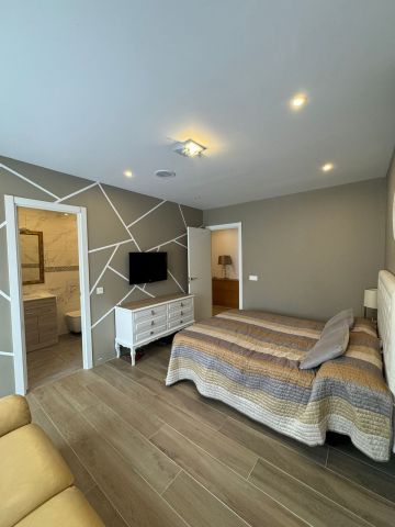 https://cdn.resales-online.com/public/pn4iz419alz18eav/properties/f6627c92154311f08cfb02e0405b089b/w1200/7-aa4cc561180b369757c0bb4af9886cd3.jpg?v=1744795890