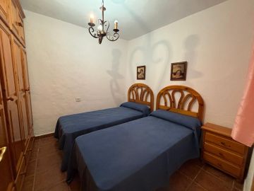 https://cdn.resales-online.com/public/52s7dga2bh/properties/f34eea421f6a11f0ad0102e0405b089b/w1200/16-ec67b526875bf0124b6ce4328a754439.jpg?v=1745324196