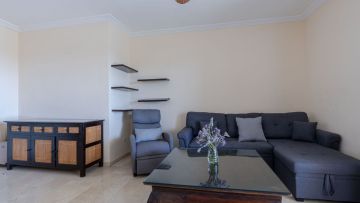 https://cdn.resales-online.com/public/2ugmmlp60e/properties/7cd3abfc1f6611f0ad0102e0405b089b/w1200/12-53013098fcab6c38b1379cd33298e050.jpg?v=1745324776