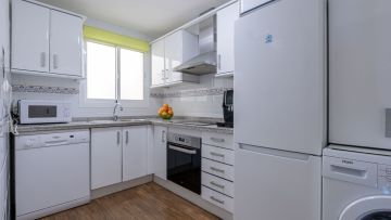 https://cdn.resales-online.com/public/2ugmmlp60e/properties/7cd3abfc1f6611f0ad0102e0405b089b/w1200/21-2c707e7c511429b4f8ec4ee5f221ddb6.jpg?v=1745324776