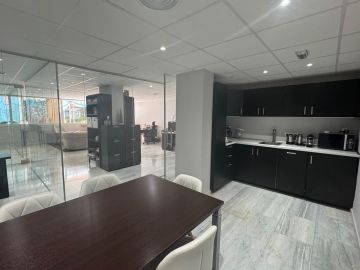 https://cdn.resales-online.com/public/ertu08aq1s/properties/2b8fe7c11f5411f0ad0102e0405b089b/w1200/10-bb915d1cb19341576dcdc994b81ab9c5.jpg?v=1745314612
