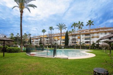 https://cdn.resales-online.com/public/p8fbncrgos/properties/c687deff1ec411f0ad0102e0405b089b/w1200/1-7980e48d732b6fc85c14b43b94d2aa54.jpg?v=1745313873