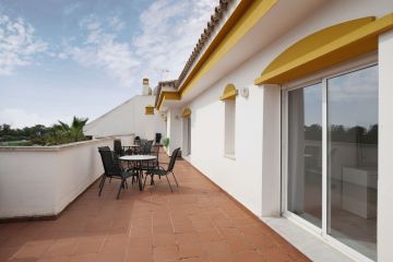 https://cdn.resales-online.com/public/p8fbncrgos/properties/c687deff1ec411f0ad0102e0405b089b/w1200/12-53013098fcab6c38b1379cd33298e050.jpg?v=1745313873