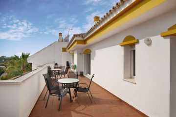 https://cdn.resales-online.com/public/p8fbncrgos/properties/c687deff1ec411f0ad0102e0405b089b/w1200/13-5fd73dea700db77384c091ca9818b1a9.jpg?v=1745313873