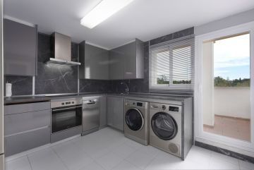 https://cdn.resales-online.com/public/p8fbncrgos/properties/c687deff1ec411f0ad0102e0405b089b/w1200/15-11d12f2f454f2f5e9b981fdd8b901d51.jpg?v=1745313873