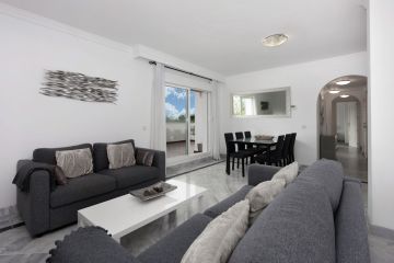 https://cdn.resales-online.com/public/p8fbncrgos/properties/c687deff1ec411f0ad0102e0405b089b/w1200/24-613bbc26f32d7013d348ef202dd30a43.jpg?v=1745313873
