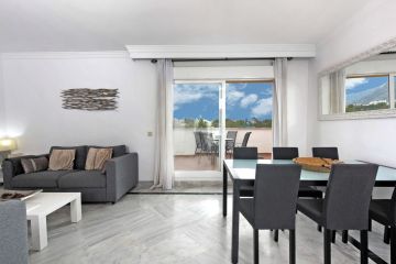 https://cdn.resales-online.com/public/p8fbncrgos/properties/c687deff1ec411f0ad0102e0405b089b/w1200/26-c684a62c9f160a1f90904dd925da0645.jpg?v=1745313873
