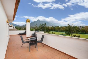https://cdn.resales-online.com/public/p8fbncrgos/properties/c687deff1ec411f0ad0102e0405b089b/w1200/7-aa4cc561180b369757c0bb4af9886cd3.jpg?v=1745313873