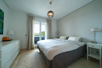 https://cdn.resales-online.com/public/00sy8q5q7j/properties/df4ca24f1c8211f08cfb02e0405b089b/w1200/7-aa4cc561180b369757c0bb4af9886cd3.jpg?v=1745004670
