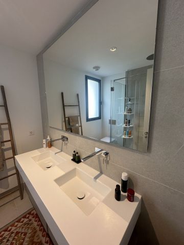 https://cdn.resales-online.com/public/p98edqpeua/properties/0721cbdf202511f0ad0102e0405b089b/w1200/24-613bbc26f32d7013d348ef202dd30a43.jpg?v=1745406285
