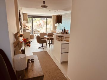 https://cdn.resales-online.com/public/p98edqpeua/properties/0721cbdf202511f0ad0102e0405b089b/w1200/6-241328e1bcc9c0d8ce1222beb6c967a8.jpg?v=1745406285