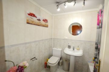 https://cdn.resales-online.com/public/yh6h8asaid/properties/7ce5ac2219f411f08cfb02e0405b089b/w1200/18-cc72f169493c096e712837ff5d8b6e41.jpg?v=1744723430