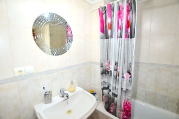 https://cdn.resales-online.com/public/yh6h8asaid/properties/7ce5ac2219f411f08cfb02e0405b089b/w1200/19-d0ed7da2012a09046d307c195d98e7d6.jpg?v=1744723430
