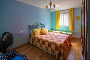 https://cdn.resales-online.com/public/9c125lukd5/properties/f45bcfbbbd3f11ef84cf0217bc231ef4/w1200/13-5fd73dea700db77384c091ca9818b1a9.jpg?v=1734530579