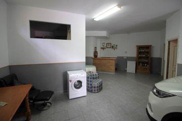 https://cdn.resales-online.com/public/9c125lukd5/properties/f45bcfbbbd3f11ef84cf0217bc231ef4/w1200/18-cc72f169493c096e712837ff5d8b6e41.jpg?v=1734530579