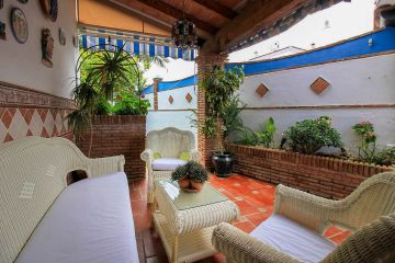 https://cdn.resales-online.com/public/9c125lukd5/properties/f45bcfbbbd3f11ef84cf0217bc231ef4/w1200/3-e898b2bb2a2fdfd06d2c39894dce8316.jpg?v=1734530579