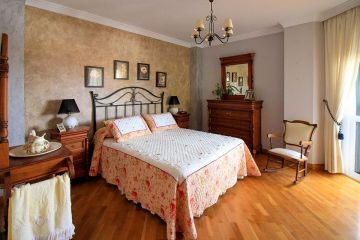 https://cdn.resales-online.com/public/9c125lukd5/properties/f45bcfbbbd3f11ef84cf0217bc231ef4/w1200/9-467d0cee5b725f3ef65f102a0c2e69c0.jpg?v=1734530579