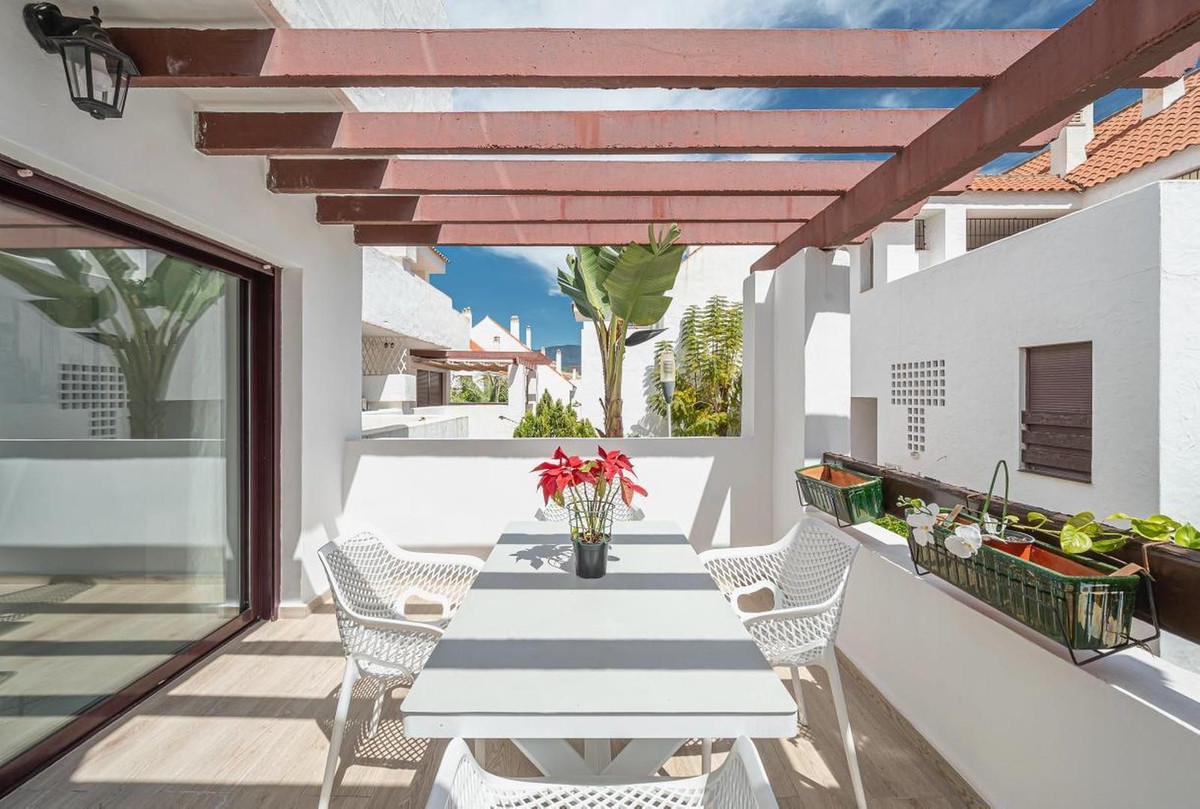 https://cdn.resales-online.com/public/lkod9dy88i/properties/0005fb6a210911f0ad0102e0405b089b/w1200/1-7980e48d732b6fc85c14b43b94d2aa54.jpg?v=1745503128