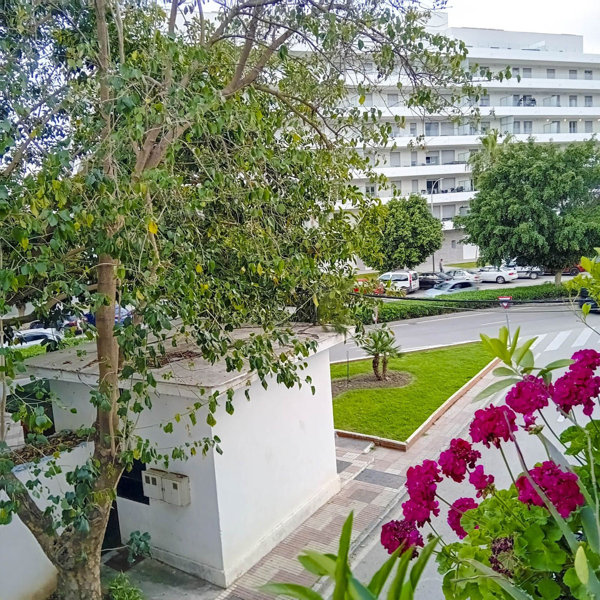 https://cdn.resales-online.com/public/q8sjeevech/properties/a471a207204911f0ad0102e0405b089b/w1200/1-7980e48d732b6fc85c14b43b94d2aa54.jpg?v=1745420087