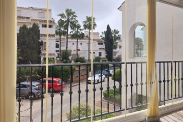 https://cdn.resales-online.com/public/66nt3mzl2e/properties/87518fdf1f7111f0ad0102e0405b089b/w1200/16-ec67b526875bf0124b6ce4328a754439.jpg?v=1745498885