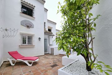 https://cdn.resales-online.com/public/66nt3mzl2e/properties/87518fdf1f7111f0ad0102e0405b089b/w1200/3-e898b2bb2a2fdfd06d2c39894dce8316.jpg?v=1745498885