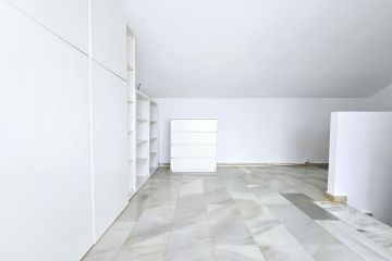 https://cdn.resales-online.com/public/66nt3mzl2e/properties/87518fdf1f7111f0ad0102e0405b089b/w1200/38-9b9a71c4c46e127e5c6f91a74b158396.jpg?v=1745498885